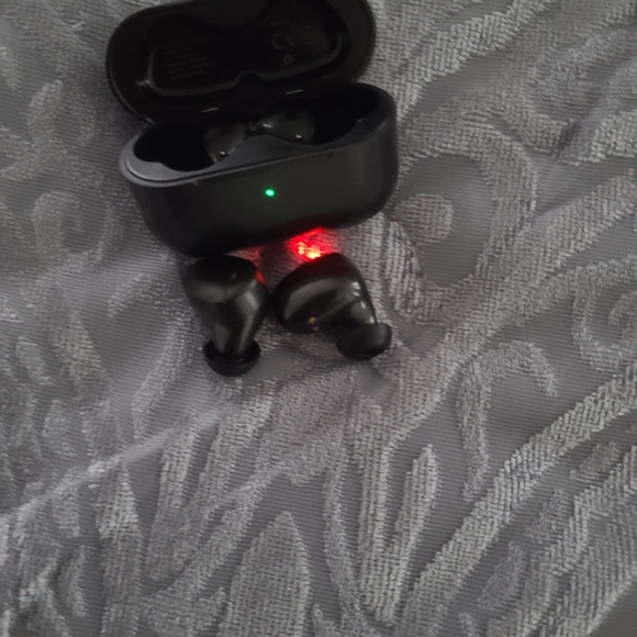 Wireless earbuds - Picture 3 of 3
